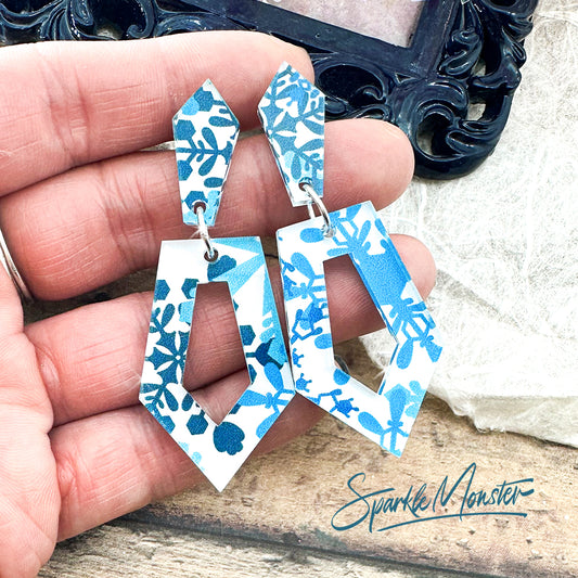 Everyday Art Deco earrings, white with blue snowflakes
