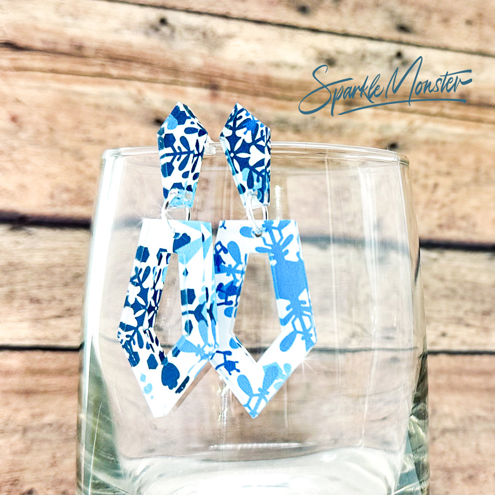 Everyday Art Deco earrings, white with blue snowflakes