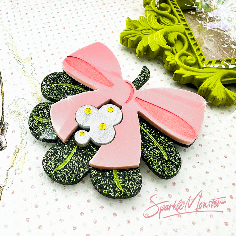 Catch Me Under the Mistletoe, magnetic brooch