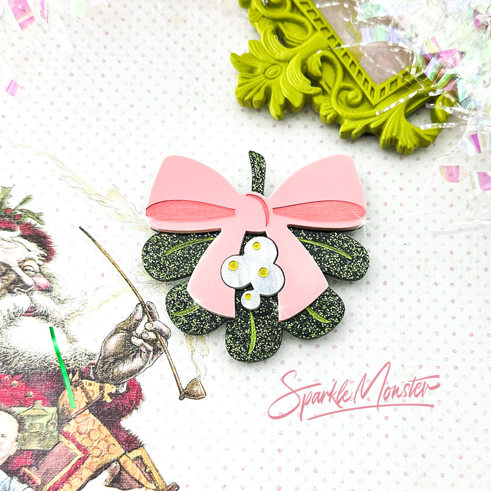 Catch Me Under the Mistletoe, magnetic brooch