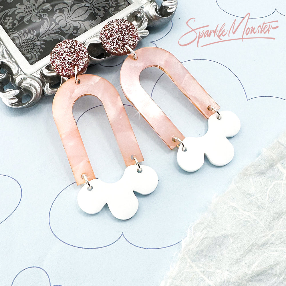 Daydream dangle earrings in light pink pearl