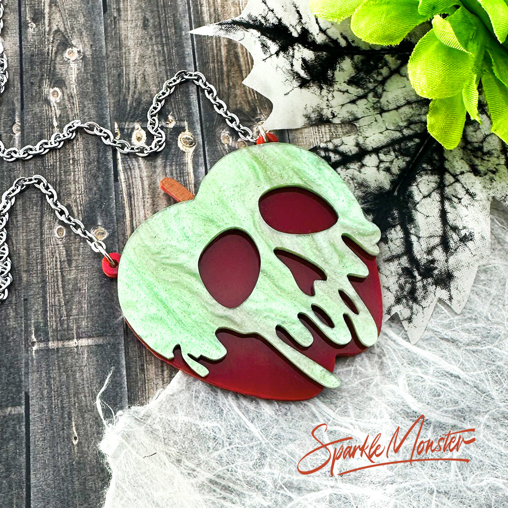 Gimax Pendant Necklaces - 1Pc One Bite Red Poison Apple Pendants Necklace  Classical Necklace Regina Mills Necklace Collar Women Accessories - (Metal  Color: as pic) : Amazon.ca: Home