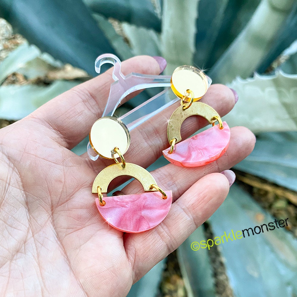 SALE Modern Babe dangle earrings, pearl pink and gold