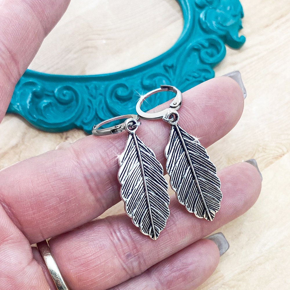 Native American Regalia Hand-painted Replica BALD EAGLE Salt and Pepper  Mini Feather Earrings - Etsy